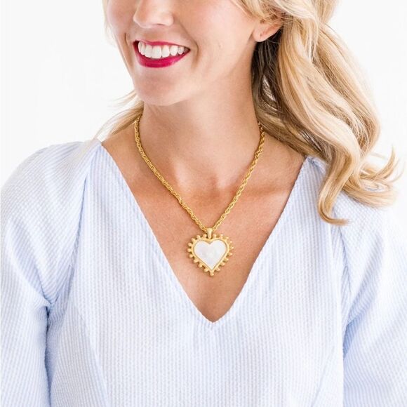 Susan Shaw mother of pearl heart necklace - Picture 2 of 6